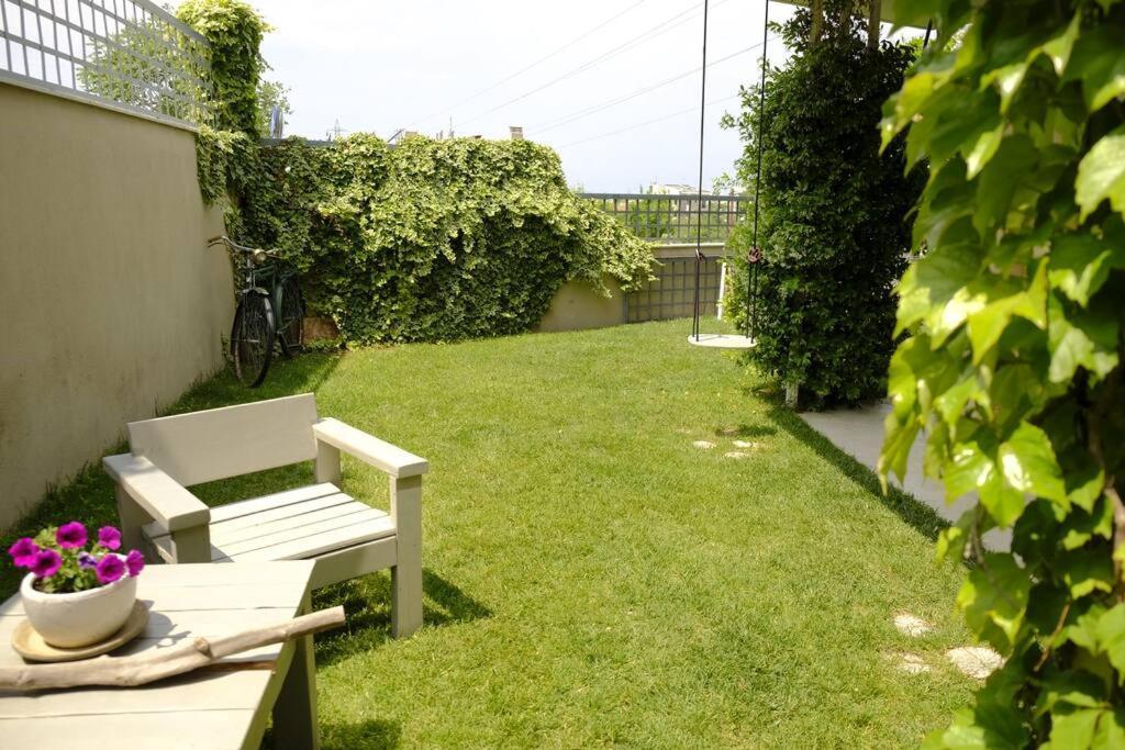 Apartment With Garden In Thessaloniki. Exteriör bild