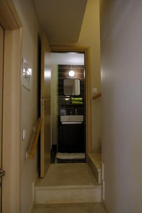 Apartment With Garden In Thessaloniki. Exteriör bild