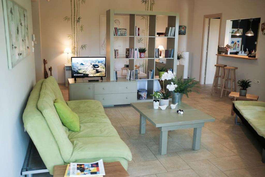 Apartment With Garden In Thessaloniki. Exteriör bild
