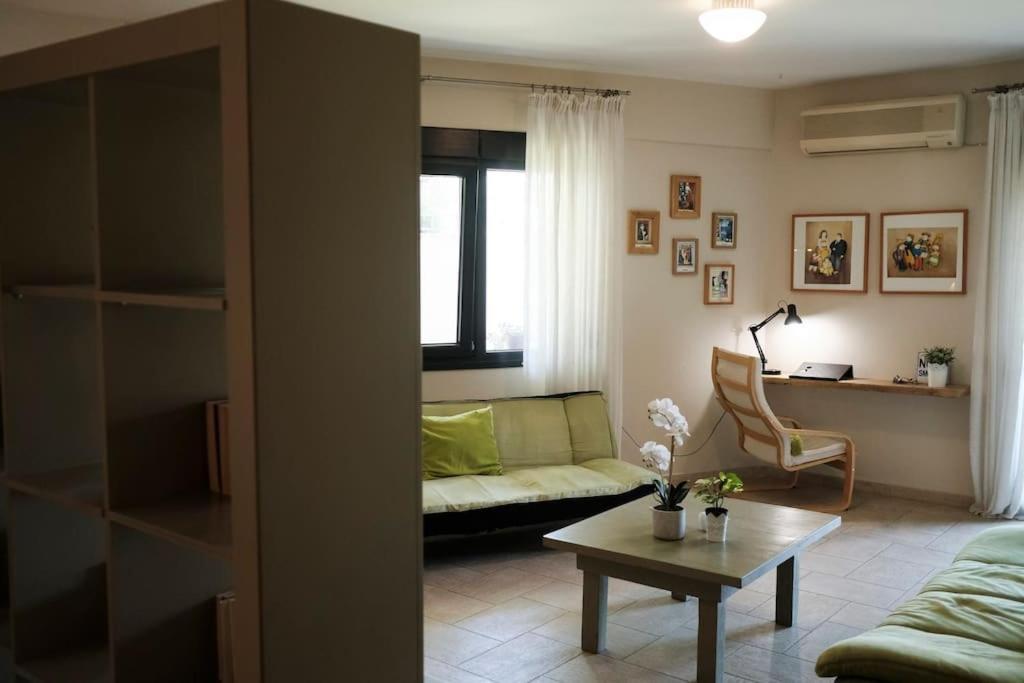 Apartment With Garden In Thessaloniki. Exteriör bild