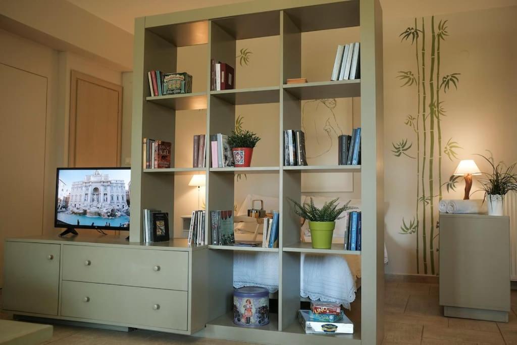 Apartment With Garden In Thessaloniki. Exteriör bild